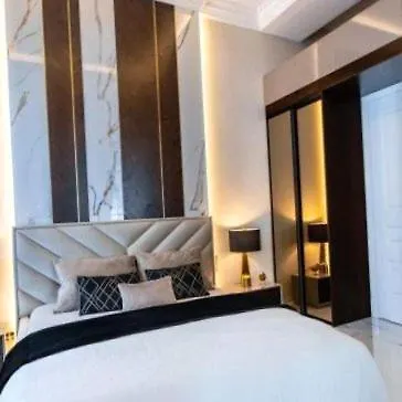 Hotel Strange Hotel *
